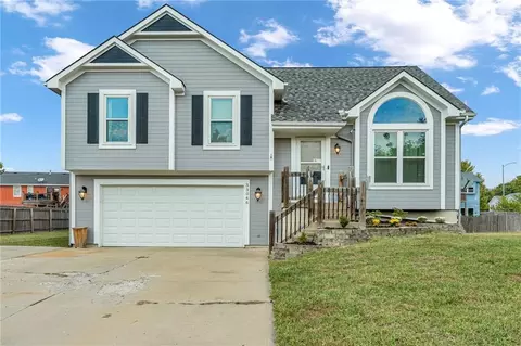 33046 W 88th Ter, De Soto, KS 66018