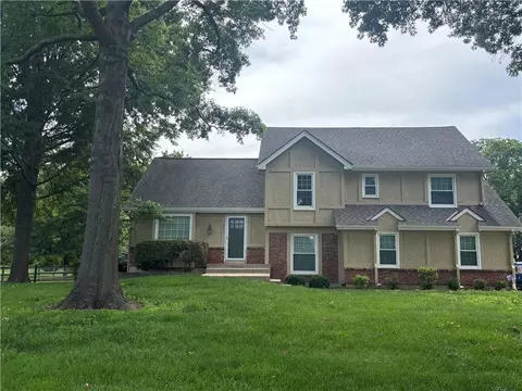 16206 Riggs Rd, Stilwell, KS 66085