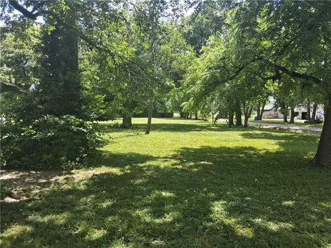 307 S Jefferson Ave, Laharpe, KS 66751