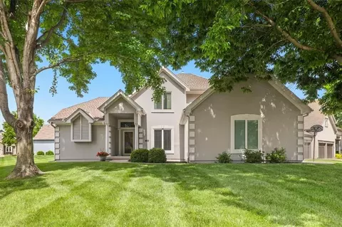 8623 N Richmond Ave, Kansas City, MO 64157