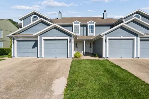5542 NW Moonlight Meadow Dr, Lees Summit, MO 64064