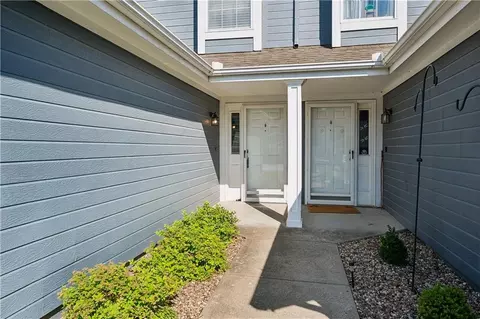 5542 NW Moonlight Meadow Dr, Lees Summit, MO 64064
