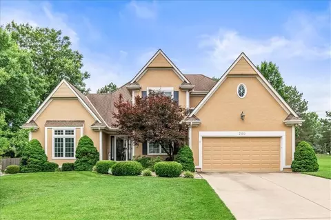 240 SW Winterpark Cir, Lees Summit, MO 64081