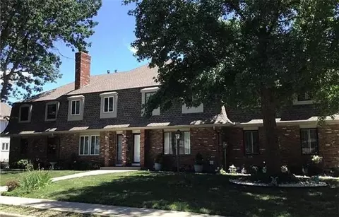 8311 NW Waukomis Dr, Kansas City, MO 64151