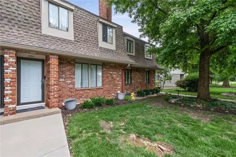 8311 NW Waukomis Dr, Kansas City, MO 64151