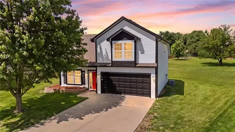 10908 N Donnelly Ct, Kansas City, MO 64157