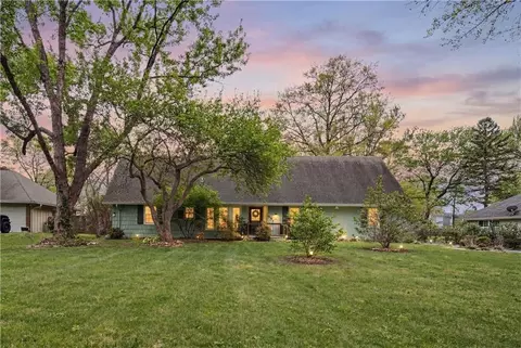 401 W 114 Ter, Kansas City, MO 64114