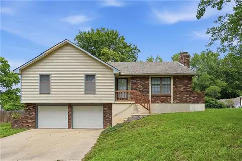 205 SE Moreland School Rd, Blue Springs, MO 64014