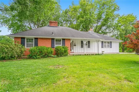 12501 E 42nd St, Independence, MO 64055