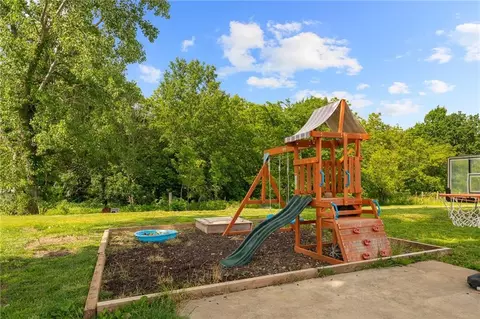 Exterior - 16527 Varner Rd, Mayview, MO 64071 photo 3 of 7
