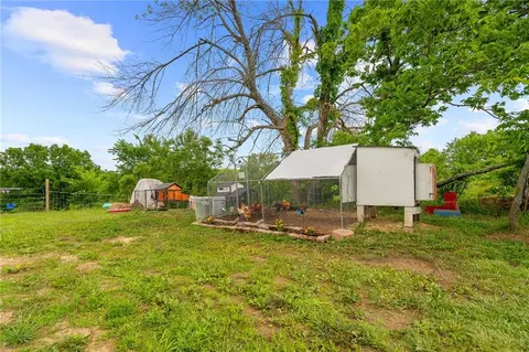 Exterior - 16527 Varner Rd, Mayview, MO 64071 photo 4 of 7