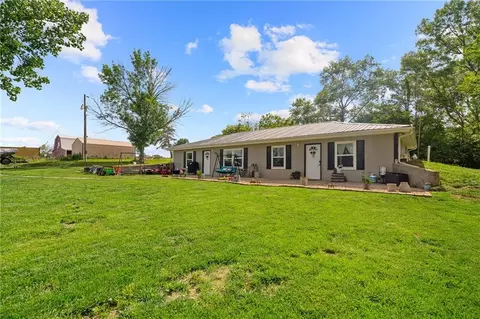 Exterior - 16527 Varner Rd, Mayview, MO 64071 photo 2 of 7