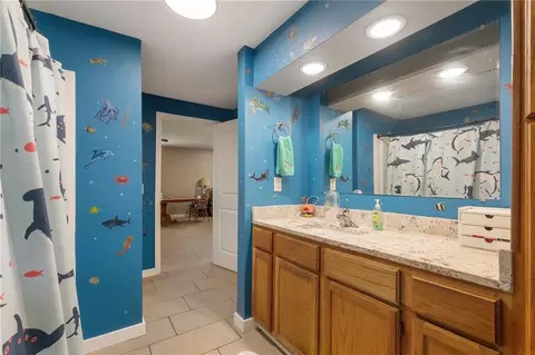 Bath - 16527 Varner Rd, Mayview, MO 64071 photo 2 of 3