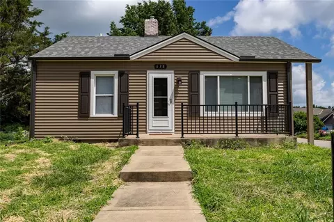 638 E Mill St, Liberty, MO 64068