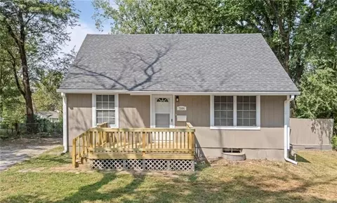 7504 E 49th St, Kansas City, MO 64129