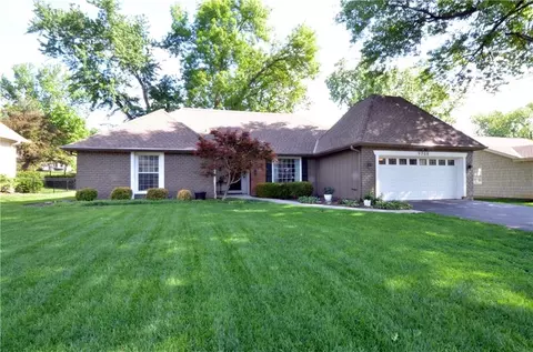 9708 W 105th Ter, Overland Park, KS 66212
