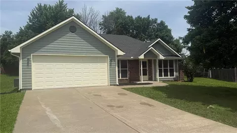 901 Coventry Ct, Warrensburg, MO 64093