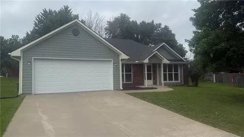 901 Coventry Ct, Warrensburg, MO 64093