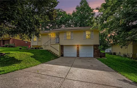 204 N Holder Rd, Independence, MO 64050