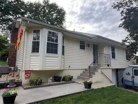 204 N Holder Rd, Independence, MO 64050
