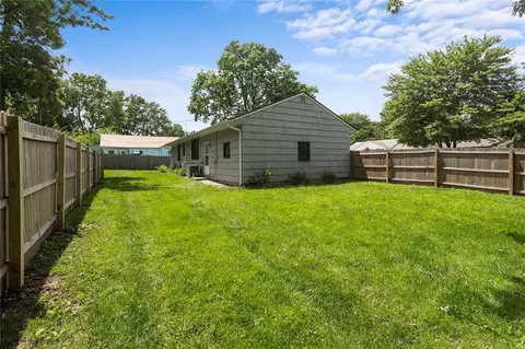 Exterior - 209 NE Maple St, Lees Summit, MO 64063 photo 5 of 5