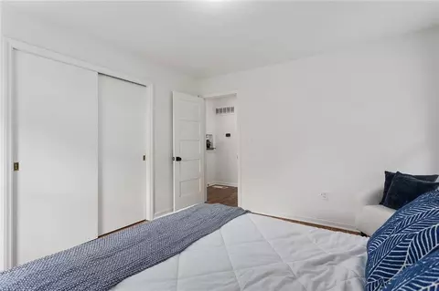 Bedroom - 209 NE Maple St, Lees Summit, MO 64063 photo 4 of 4