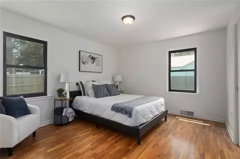 Bedroom - 209 NE Maple St, Lees Summit, MO 64063 photo 3 of 4