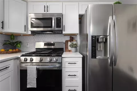 Kitchen - 209 NE Maple St, Lees Summit, MO 64063 photo 4 of 4