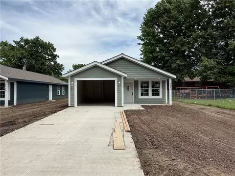 1221 S Maple St, Ottawa, KS 66067