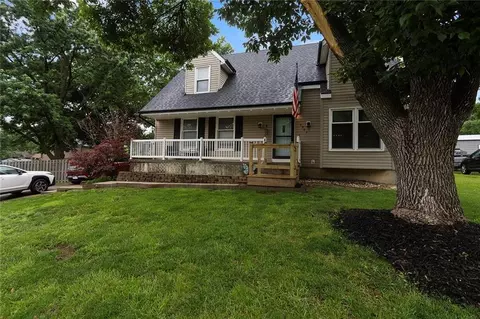 6902 Michael Ln, Pleasant Valley, MO 64068