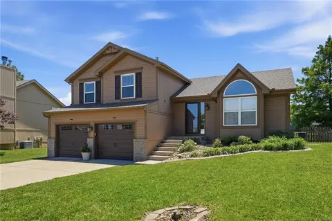 8001 NE 107th St, Kansas City, MO 64157