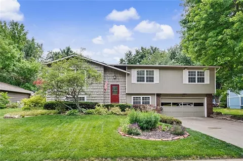 3011 Tomahawk Dr, Lawrence, KS 66049
