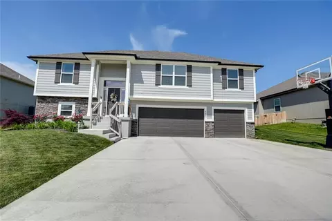 4609 2nd Dr, Blue Springs, MO 64014