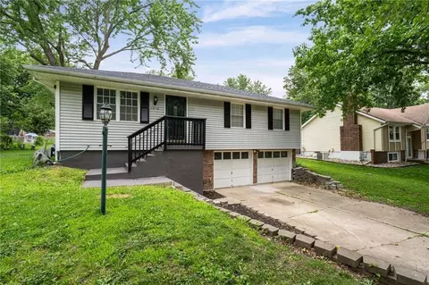 1210 SE 5th St, Lees Summit, MO 64063