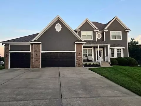 4001 SW Boulder Dr, Lees Summit, MO 64082