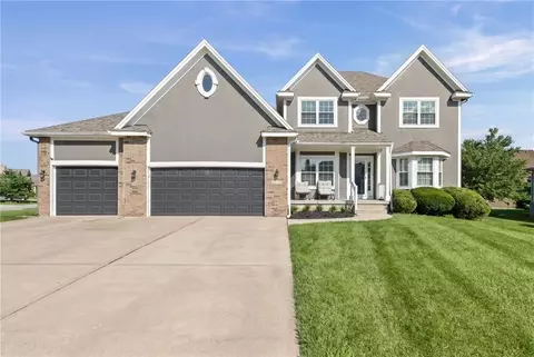 4001 SW Boulder Dr, Lees Summit, MO 64082