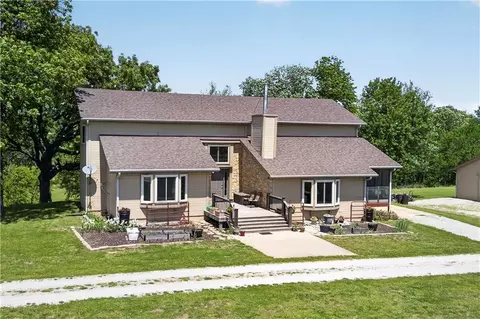 Exterior - 805 E 319th St, Drexel, MO 64742 photo 3 of 14