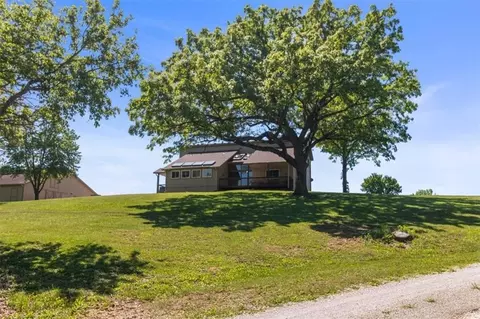 Exterior - 805 E 319th St, Drexel, MO 64742 photo 2 of 14