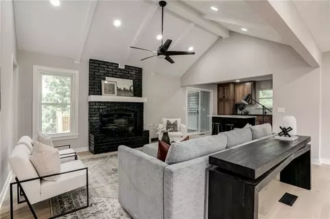 6906 Brownridge Dr, Shawnee, KS 66218
