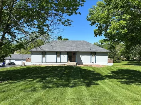 2105 Porter Rd, Blue Springs, MO 64014