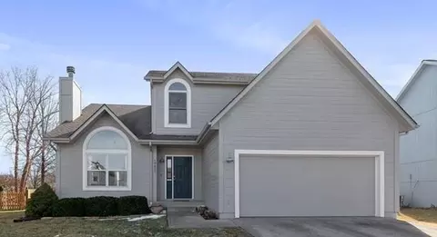 18653 W 160 St, Olathe, KS 66062