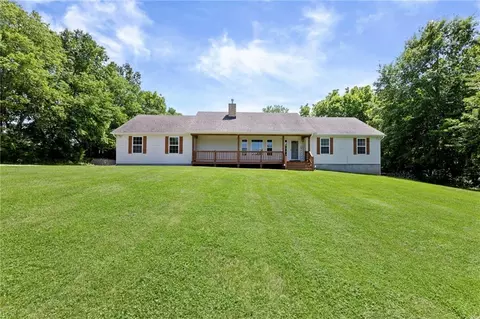 2925 Lowman Rd, Smithville, MO 64089