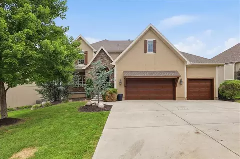 9428 W 157th Pl, Overland Park, KS 66221