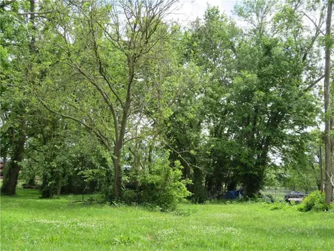 809 Chestnut Ave, Osawatomie, KS 66064