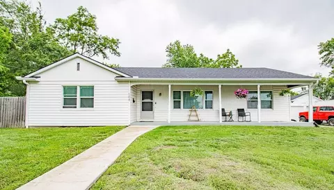 104 S Bagby St, Knob Noster, MO 65336