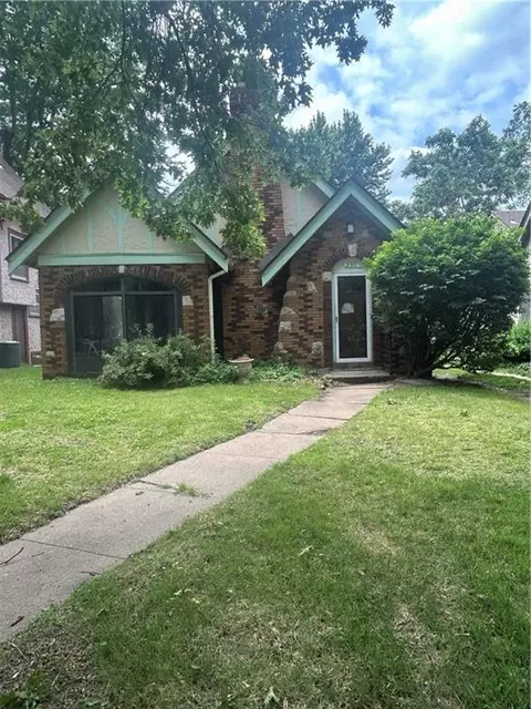 231 E 72nd Ter, Kansas City, MO 64114