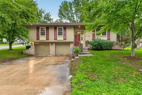 1001 Lakeview Blvd, Lees Summit, MO 64081