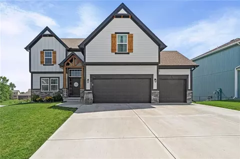 6025 NE 119th St, Kansas City, MO 64156