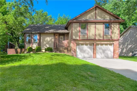 2105 S Kenwood St, Olathe, KS 66062