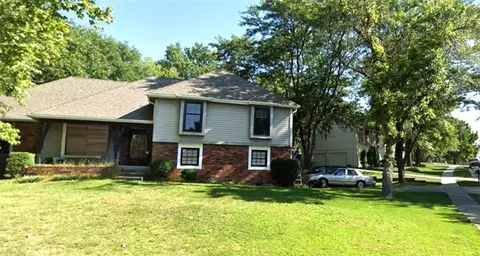 12001 Aberdeen Rd, Leawood, KS 66209